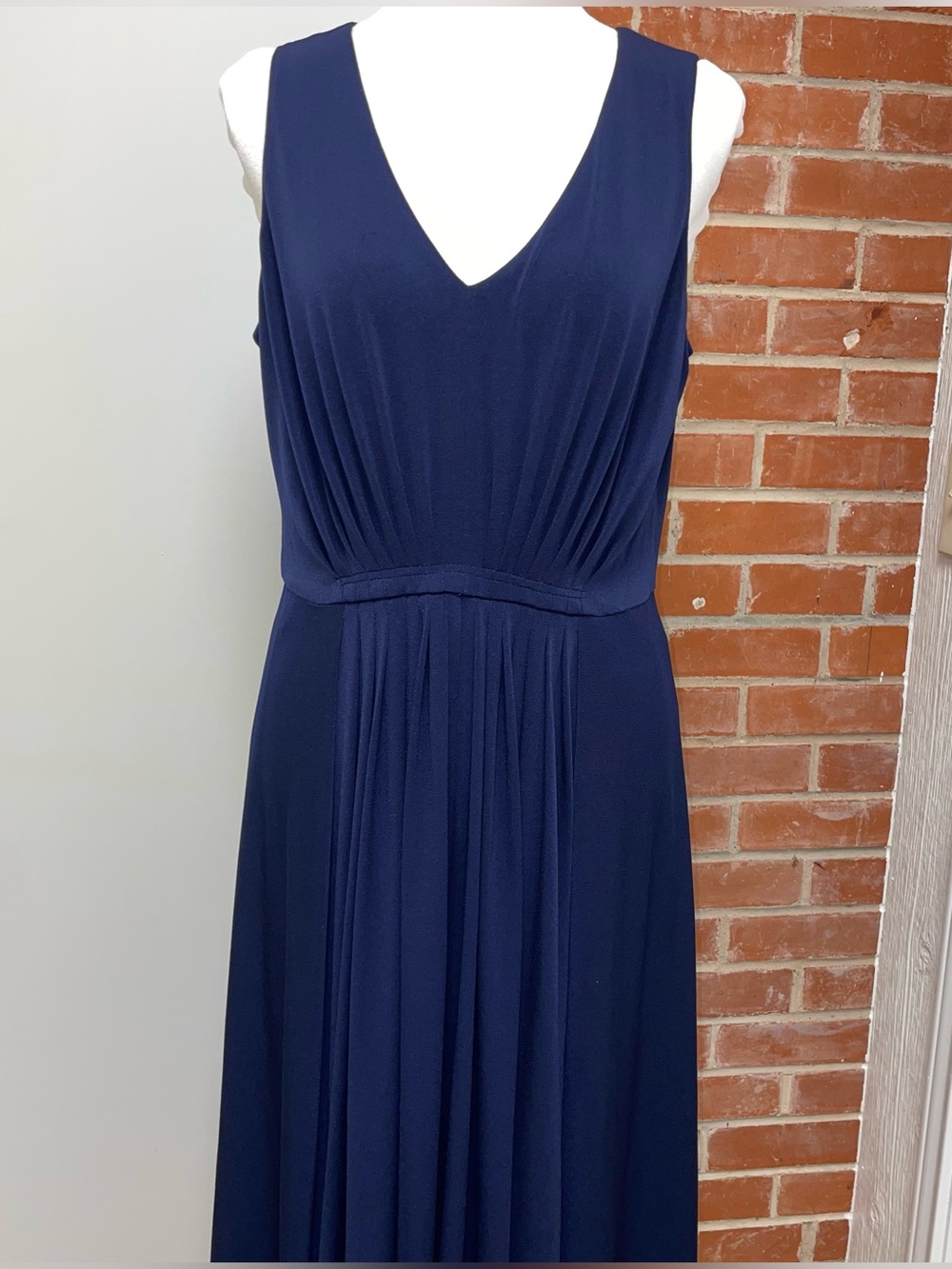 Anne Klein Navy V-Neck SleevelessMidi Dress! Excellent Condition! Size 12